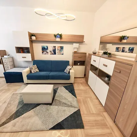 Apartment Eleganza In Centro Paese Con Terrazza E Giardino