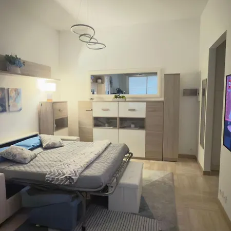 Eleganza In Centro Paese Con Terrazza E Giardino Andora