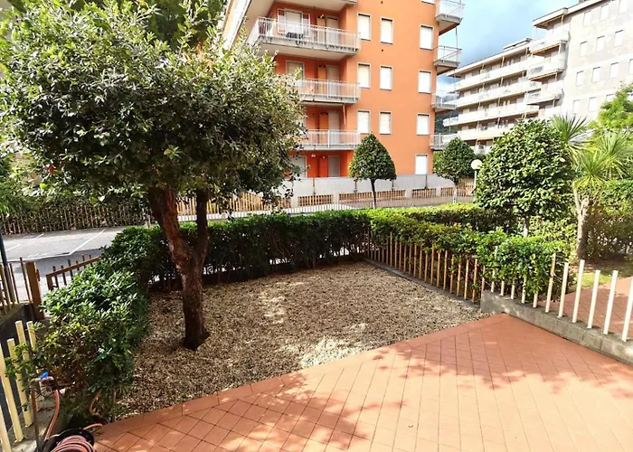 Eleganza In Centro Paese Con Terrazza E Giardino