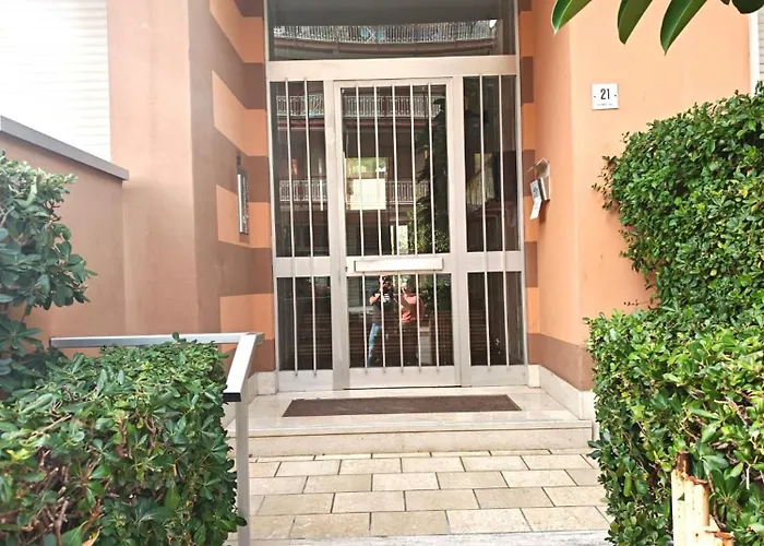 Eleganza In Centro Paese Con Terrazza E Giardino *