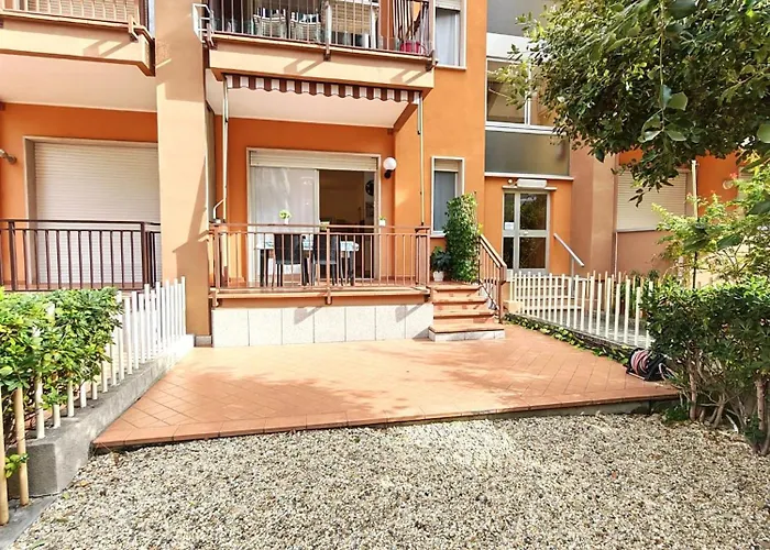 Eleganza In Centro Paese Con Terrazza E Giardino *