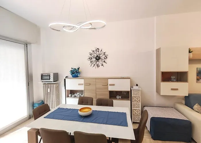 Eleganza In Centro Paese Con Terrazza E Giardino Apartment Andora