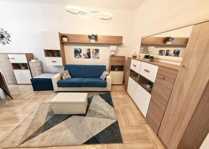 Apartment Eleganza In Centro Paese Con Terrazza E Giardino