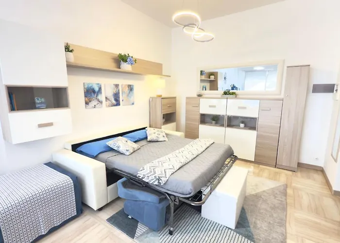 Eleganza In Centro Paese Con Terrazza E Giardino * Andora