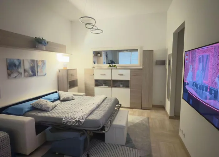 Eleganza In Centro Paese Con Terrazza E Giardino Andora