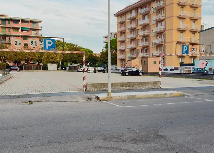 Eleganza In Centro Paese Con Terrazza E Giardino * Andora