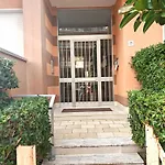 Eleganza In Centro Paese Con Terrazza E Giardino *