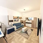 Eleganza In Centro Paese Con Terrazza E Giardino Apartment Marina dʼAndora