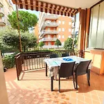 Eleganza In Centro Paese Con Terrazza E Giardino Apartment