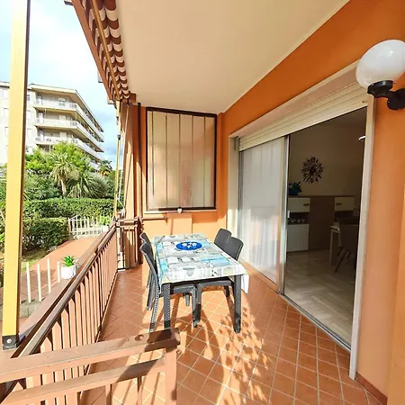 Eleganza In Centro Paese Con Terrazza E Giardino Apartamento