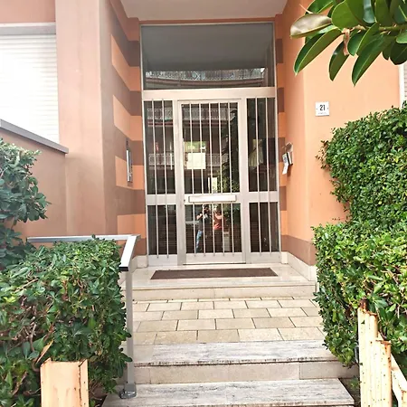 Eleganza In Centro Paese Con Terrazza E Giardino *