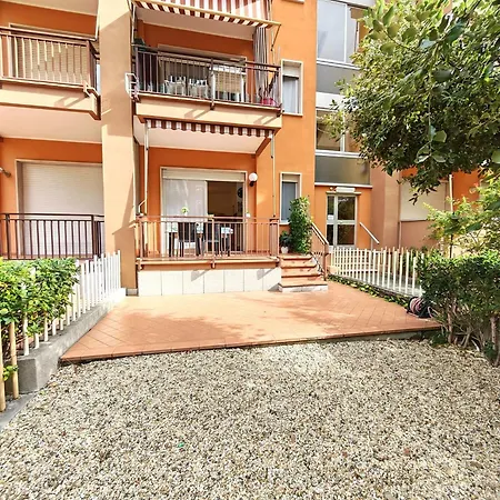 Eleganza In Centro Paese Con Terrazza E Giardino *
