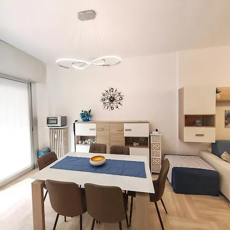 Eleganza In Centro Paese Con Terrazza E Giardino Apartamento Marina dʼAndora