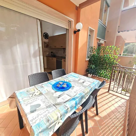 Eleganza In Centro Paese Con Terrazza E Giardino *