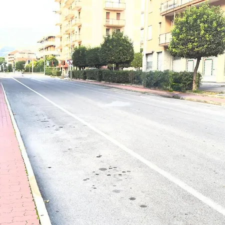 Apartamento Eleganza In Centro Paese Con Terrazza E Giardino