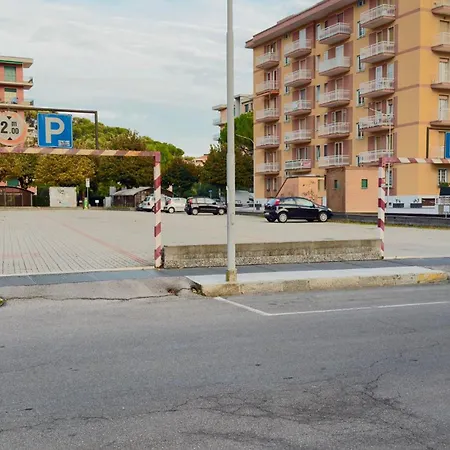 Eleganza In Centro Paese Con Terrazza E Giardino * Marina dʼAndora