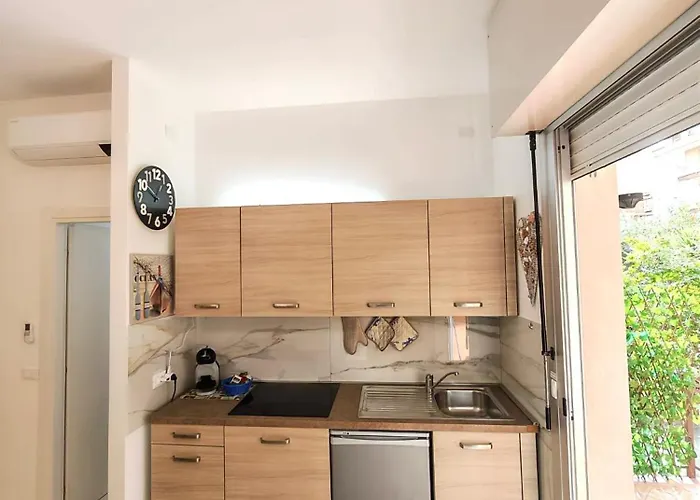 Eleganza In Centro Paese Con Terrazza E Giardino Lejlighed Marina dʼAndora